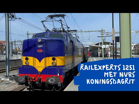 Railexperts 1251 halteert op station Zwolle met de NVBS Koningsdagrit