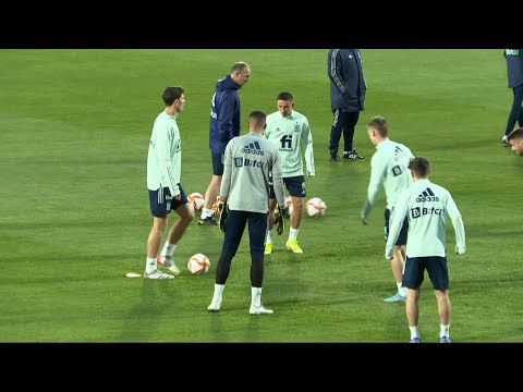 La selección española de fútbol entrena antes de medirse a Albana e Islandia