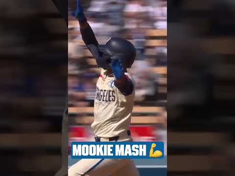 Mookie Betts jumps all over this pitch and gets the Dodgers on the board!