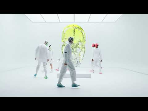 La collaboration Cass x Prada : l'artiste Cassius Hirst réinvente la basket Prada America's Cup