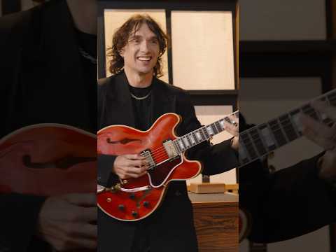 Justin Hawkins Shows You How to Hold a 335 at Gibson Garage, London, UK