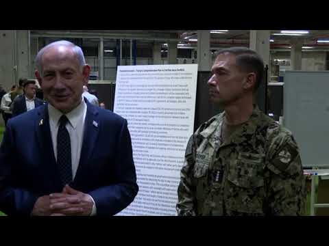 ראש הממשלה בני* נתניהו ביקר היום (רביעי) במרכז לתיאום צבאי אזרחי בקריית גת (CMCC)