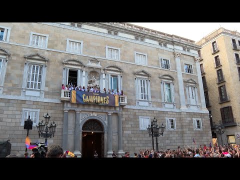 El FC Barcelona femenino llena la plaza Sant Jaume para celebrar la Copa de Europa