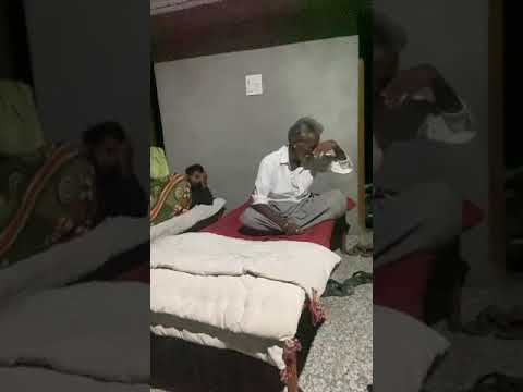 अर्जुन जी राव बात सुनते हुए