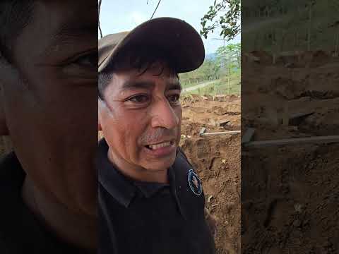 Esta casa estamos construyendo en minga con toda la familia. 🏡 #albañilería #construction