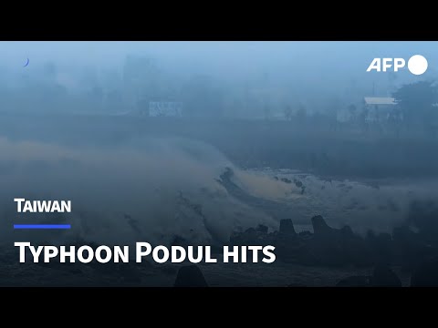 High waves near Taiwan's Taitung as Typhoon Podul hits | AFP