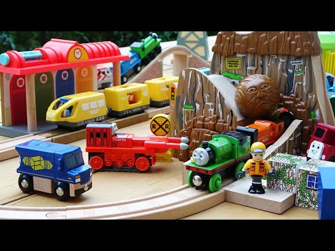 Wooden Train ☆ Thomas Boulder Mountain & Tayo the Little Bus Toy Garage Course