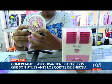 Comercio en Guayaquil se activa con venta de ventiladores recargables y focos a pila