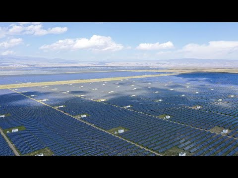 Las granjas fotovoltaicas mejoran tanto los ecosistemas como las economías locales
