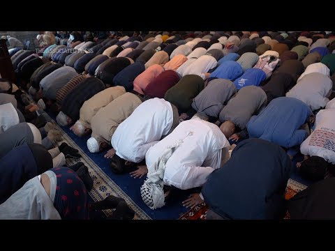 Ramadan prayers take on somber tone as the Israeli-Hamas War rages