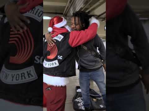 D'Addario's “Saint” Nick Subway Santa #shorts #music