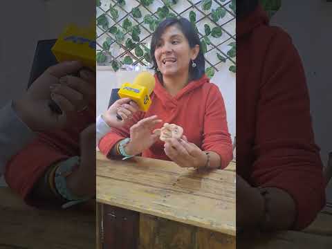 Corina Bustillos vende duendes de la protección y la prosperidad en La Paz