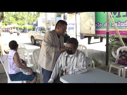 Clínica móvil lleva atención gratuita al barrio César Jérez