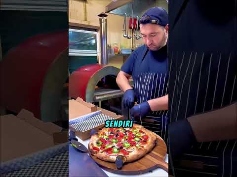 Koki Ini Diam-Diam Mengambil Sebagian Pizza🍕#shortviral