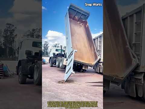 대형 덤프트럭 적재함 뒷문 탈거 중 <strong>발생한</strong> 추락 사고 #worker #process #dumptruck #forklift #mistake