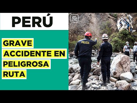 Grave accidente en Perú: Más de 30 muertos tras caída de bus en peligrosa ruta