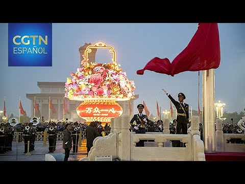Ceremonia de izamiento de la bandera en Tian'anmen