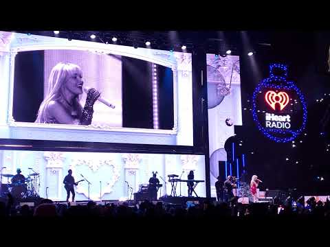 santa doesn't know you like i do - Sabrina Carpenter LIVE AT THE JINGLE BALL (L.A. Kia Forum 2023)!