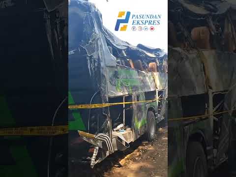 Bangkai Bus kecelakaan di Subang jadi tontonan warga di Terminal Subang #subang #ciater #shortvideo