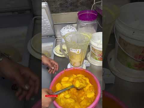 दिल्ली की गर्मी का इलाज ठंडा ठंडा मैंगो shake #ytshort #summerdrink #streetfood #mangoshake #recipe