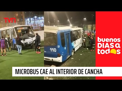 ¡A dos minutos del fin del partido!: Microbus cae al interior de cancha de fútbol en Antofagasta