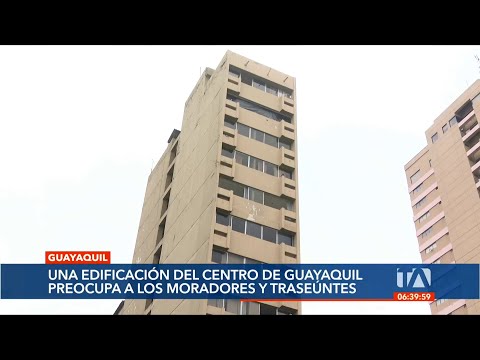 Una edificación con problemas estructurales preocupan a moradores del centro de Guayaquil