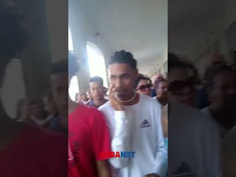 COLA infernal en el Mercado de CUATRO CAMINOS, en La Habana: NAVIDAD en Cuba
