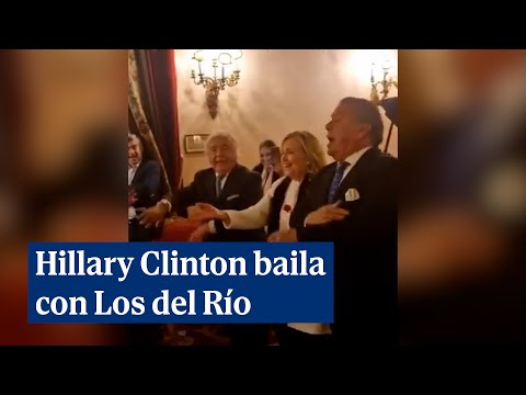 Hillary Clinton baila La Macarena junto con Los del Río en una fiesta llena de famosos en Sevilla