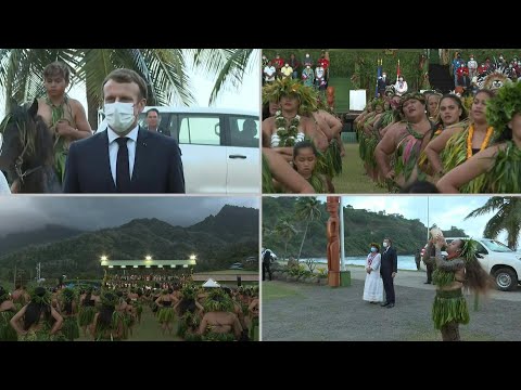 Danse traditionnelle pour accueillir Macron aux Marquises | AFP Images