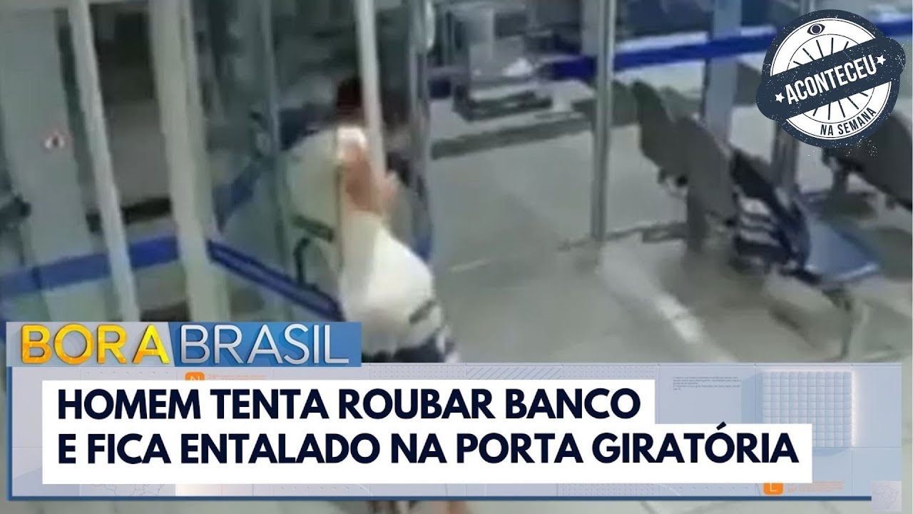 Homem tenta roubar banco e fica entalado na porta giratória | Aconteceu na Semana