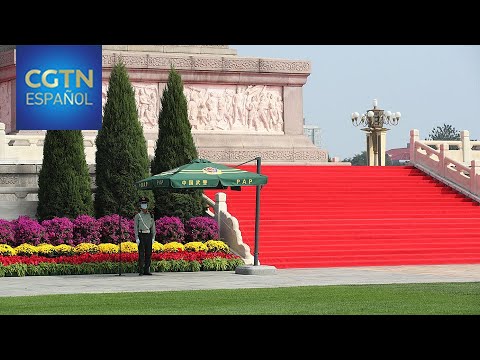 Presidente Xi Jinping coloca flores en Monumento a los Héroes del Pueblo