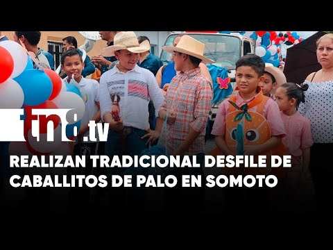 Celebran a la niñez con tradicional desfile de caballitos de palo en Somoto, Madriz - Nicaragua