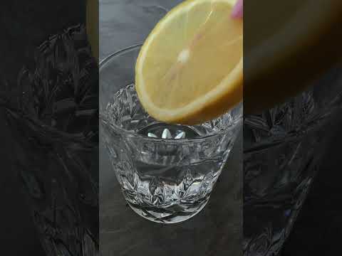 Zitronen-Wasser 🍋 but make it ASMR. 💦