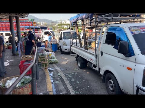 Transportistas de carga en mercado La Tiendona recientes alza de precios del diésel