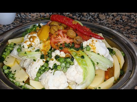 طاجين الشفلور بالخضار مع الدجاج اكلة مغربية اصيلية ولذيذة جدا جدا متشبعوش منها للغذاء 👍🏻😋