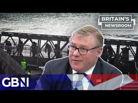 Rishi on the ropes: Mark Francois wonders if the Rwanda bill 'will actually stop the boats?'