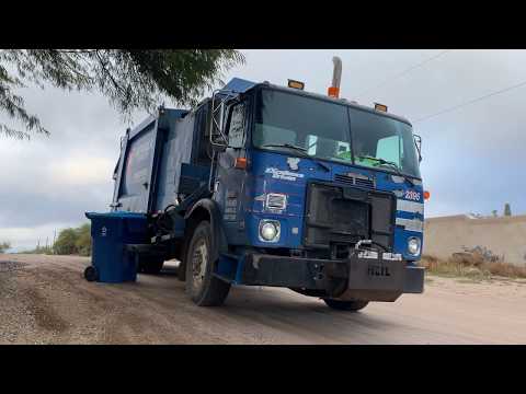 Republic Services: Autocar Heil Python