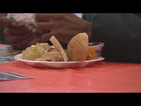 'Uniting families together': Salvation Army offers free Thanksgiving dinner in West Humboldt Park