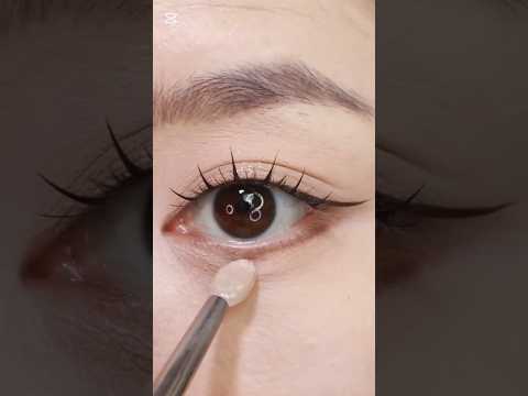 Simple Everyday Eye Makeup for Commuting 💼✨ | Quick & Easy Look for Beginners #makeuptutorial #short