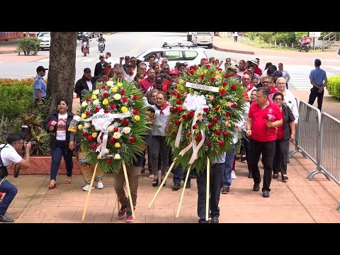 Una flor para el Comandante Carlos Fonseca a 88 años de su natalicio