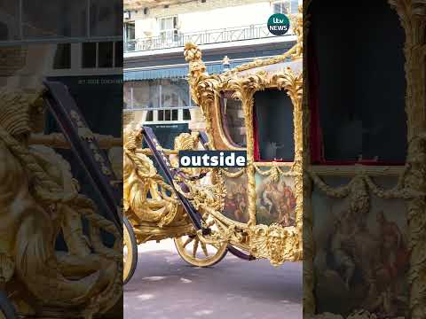 Man caught scaling wall of Royal mews #itvnews #royals #buckinghampalace