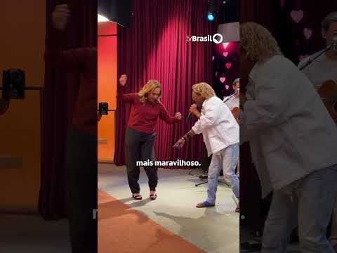 Sextou com emoção! 💙 O #SemCensura preparou uma homenagem linda para a gigante Mart’nália!