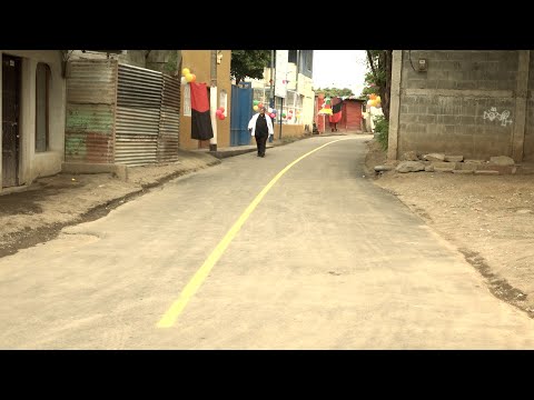 Autoridades de la comuna entregan dos cuadras mejoradas en el barrio Carlos Núñez