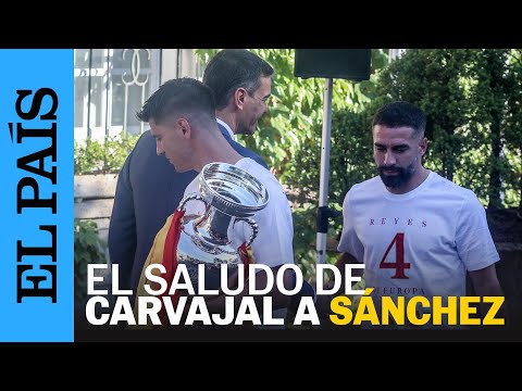 EUROCOPA 2024 | El frío saludo entre Dani Carvajal y Pedro Sánchez en la Moncloa | EL PAÍS