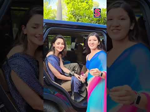 Fan Gets Emotional After Meeting Alia Bhatt, Gives Her A Warm Hug | Bollywood News | N18S