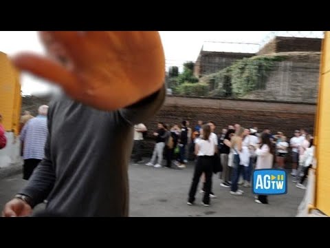 Colosseo, scatta il biglietto nominativo anti-bagarini (che aggrediscono i cronisti)