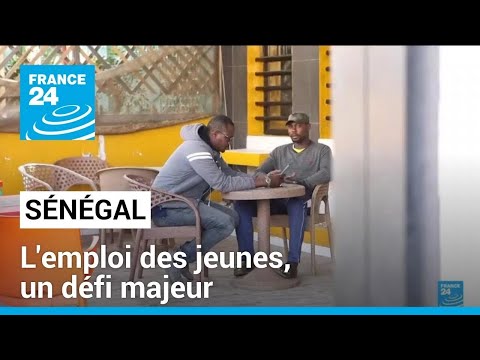 L'emploi des jeunes, un défi majeur pour le prochain président du Sénégal • FRANCE 24