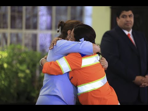 Ministro de Trabajo tras polémica condecoración a Isabel Cortez: He visto un fuerte abrazo