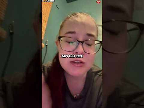 Cewek itu Menangkap Kesalahan Matriks Kehidupan Nyata di Kamera