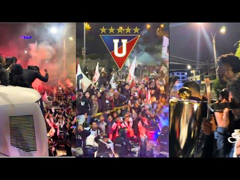 Caravana de Liga de Quito tras ser campeón de la Liga Pro 2023